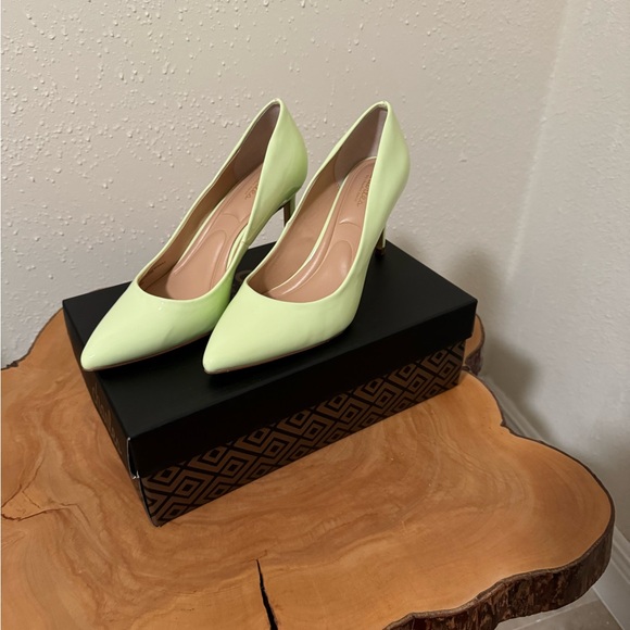 Charles By Charles David Sublime Pump - Picture 7 of 14